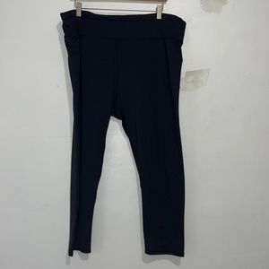 Size 1X Women’s Black Fabletics Cropped Leggings